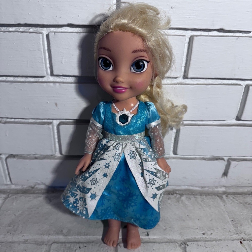 DISNEY Frozen Snow Glow Elsa Doll Sings "Let it Go" Lights Up, Spanish too!